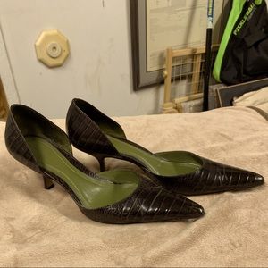 The classy Ann Taylor dark brown shoe